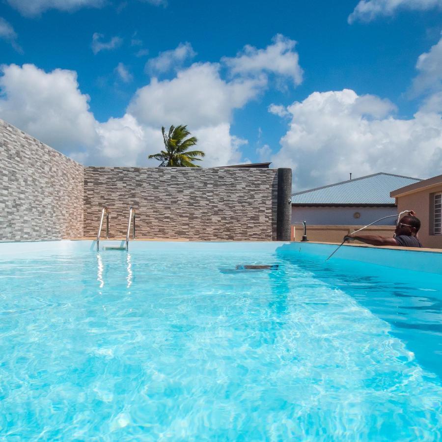 Evasion En Plein Coeur De La Ville T2 Jacuzzis Sauna Et Piscine Au Centre De ปอร์-หลุยส์ ภายนอก รูปภาพ